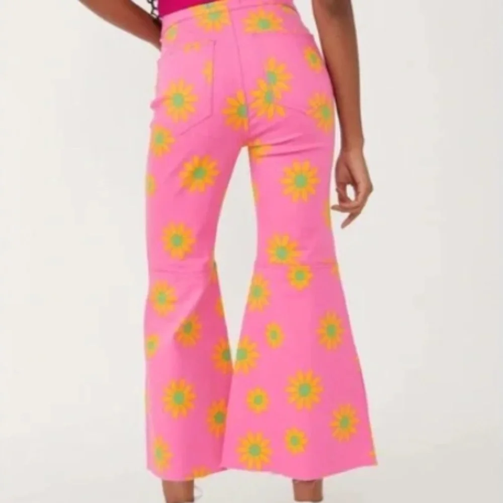 Free People Youthquake Printed Crop Flare Jeans in Lipstick Combo sz 26 - Picture 4 of 6